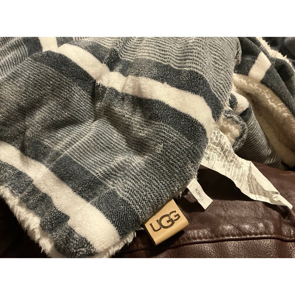 UGG - Picture 1 of 5